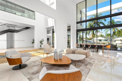 House in Hallandale Beach, Florida 6 bedrooms, 538.18 sq.m. № 1700310 - photo 13