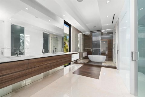 House in Hallandale Beach, Florida 6 bedrooms, 538.18 sq.m. № 1700310 - photo 29
