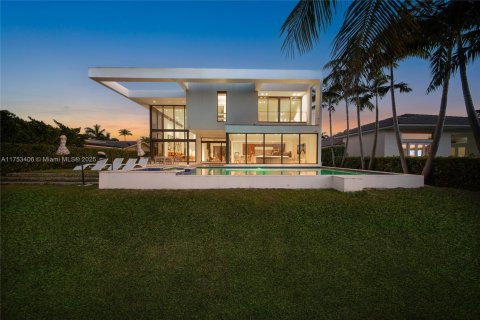 House in Hallandale Beach, Florida 6 bedrooms, 538.18 sq.m. № 1700310 - photo 5