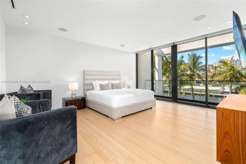 House in Hallandale Beach, Florida 6 bedrooms, 538.18 sq.m. № 1700310 - photo 27
