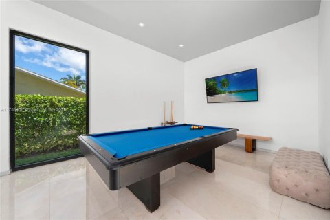 House in Hallandale Beach, Florida 6 bedrooms, 538.18 sq.m. № 1700310 - photo 8