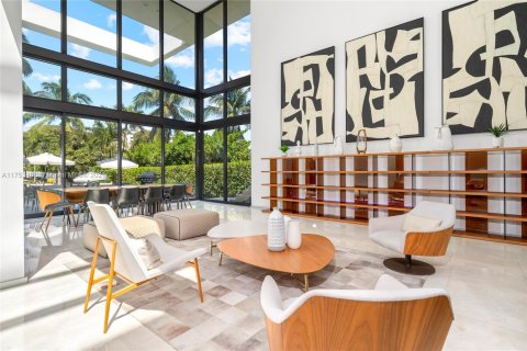 House in Hallandale Beach, Florida 6 bedrooms, 538.18 sq.m. № 1700310 - photo 14