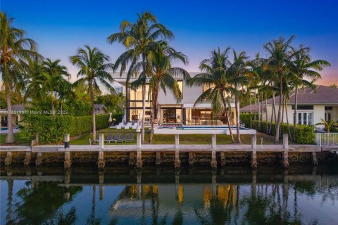 House in Hallandale Beach, Florida 6 bedrooms, 538.18 sq.m. № 1700310 - photo 4