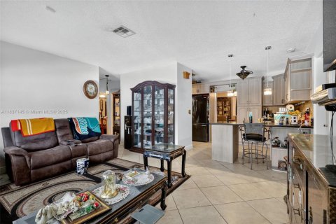 House in Miami, Florida 3 bedrooms, 167.97 sq.m. № 1823395 - photo 4