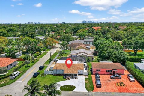 House in Miami, Florida 3 bedrooms, 167.97 sq.m. № 1823395 - photo 26