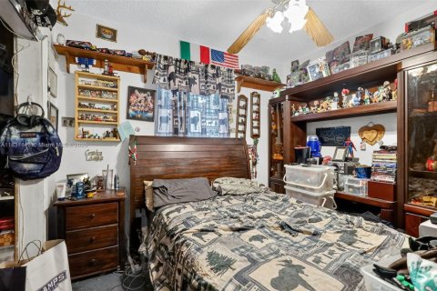 House in Miami, Florida 3 bedrooms, 167.97 sq.m. № 1823395 - photo 18