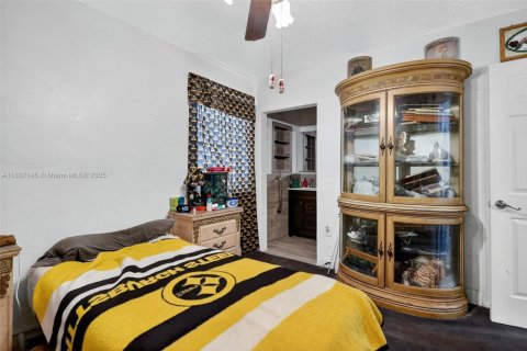 House in Miami, Florida 3 bedrooms, 167.97 sq.m. № 1823395 - photo 17
