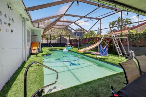 House in Miami, Florida 3 bedrooms, 167.97 sq.m. № 1823395 - photo 21