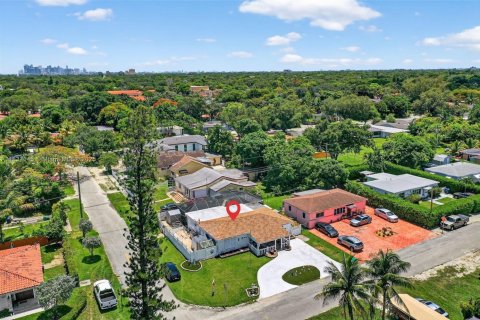 House in Miami, Florida 3 bedrooms, 167.97 sq.m. № 1823395 - photo 27