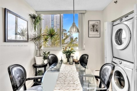 Copropriété à vendre à Miami Beach, Floride: 2 chambres, 123.56 m2 № 2012188 - photo 12