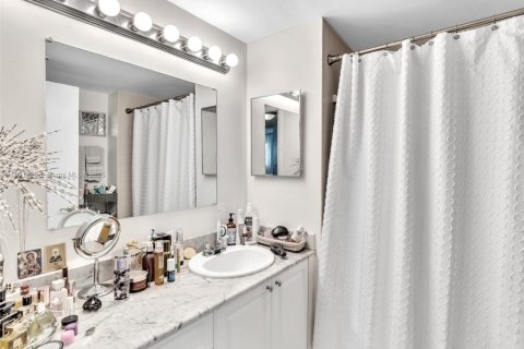 Copropriété à vendre à Miami Beach, Floride: 2 chambres, 123.56 m2 № 2012188 - photo 18