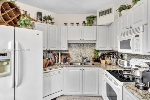 Copropriété à vendre à Miami Beach, Floride: 2 chambres, 123.56 m2 № 2012188 - photo 23