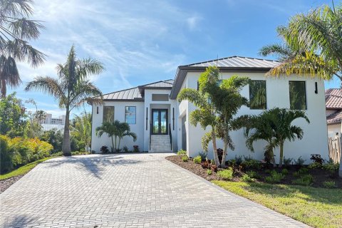 House in Sarasota, Florida 4 bedrooms, 212.93 sq.m. № 2101939