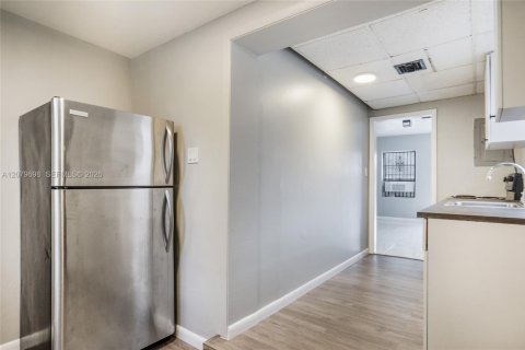 Villa ou maison à vendre à Miami, Floride: 3 chambres, 85.1 m2 № 2331909 - photo 6