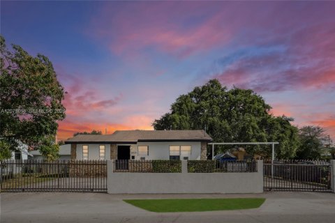 Villa ou maison à Miami, Floride 3 chambres, 85.1 m2 № 2331909