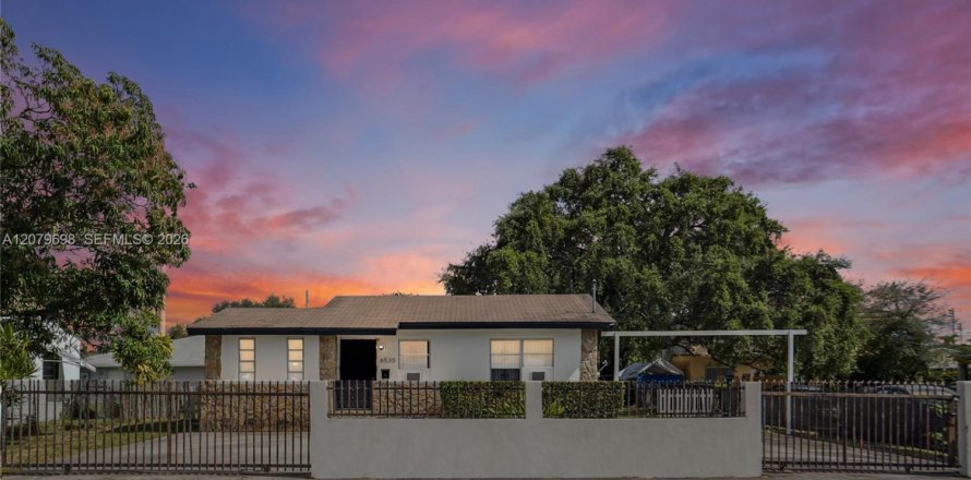 Villa ou maison à Miami, Floride 3 chambres, 85.1 m2 № 2331909