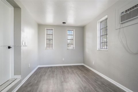 Villa ou maison à vendre à Miami, Floride: 3 chambres, 85.1 m2 № 2331909 - photo 9