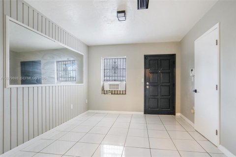 Villa ou maison à vendre à Miami, Floride: 3 chambres, 85.1 m2 № 2331909 - photo 8