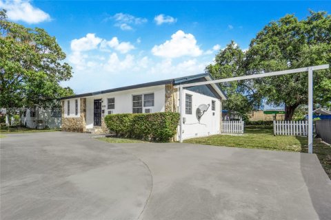 Villa ou maison à vendre à Miami, Floride: 3 chambres, 85.1 m2 № 2331909 - photo 3