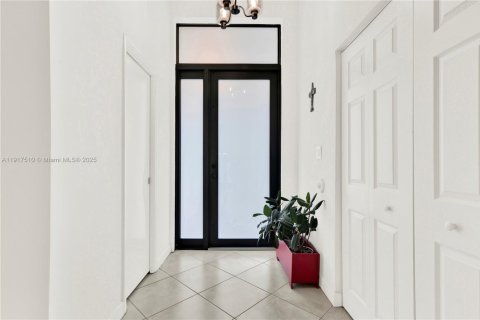 Villa ou maison à vendre à Miami, Floride: 5 chambres, 226.12 m2 № 2016851 - photo 8