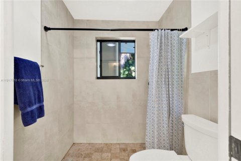 Villa ou maison à vendre à Miami, Floride: 5 chambres, 226.12 m2 № 2016851 - photo 18