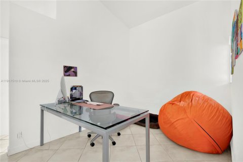 Villa ou maison à vendre à Miami, Floride: 5 chambres, 226.12 m2 № 2016851 - photo 9