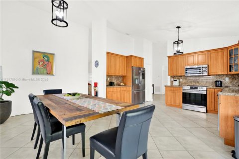 Villa ou maison à vendre à Miami, Floride: 5 chambres, 226.12 m2 № 2016851 - photo 16