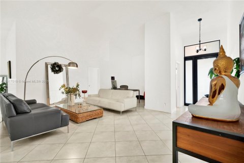 Villa ou maison à vendre à Miami, Floride: 5 chambres, 226.12 m2 № 2016851 - photo 6