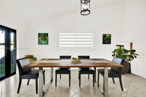 Villa ou maison à vendre à Miami, Floride: 5 chambres, 226.12 m2 № 2016851 - photo 15