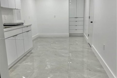 Villa ou maison à vendre à Miami, Floride: 5 chambres, 226.12 m2 № 2016851 - photo 30