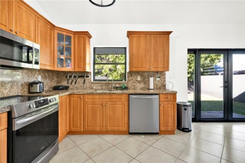 Villa ou maison à vendre à Miami, Floride: 5 chambres, 226.12 m2 № 2016851 - photo 12