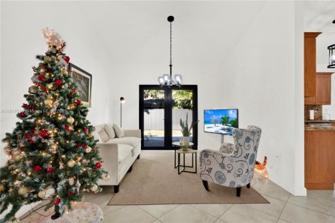 Villa ou maison à vendre à Miami, Floride: 5 chambres, 226.12 m2 № 2016851 - photo 5