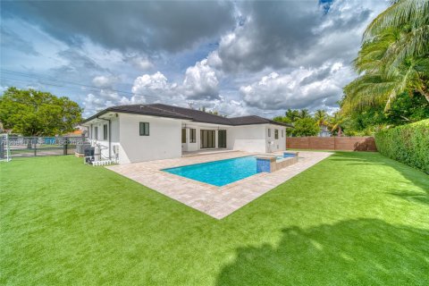Casa en venta en Palmetto Bay, Florida, 4 dormitorios, 239.69 m2 № 2382780 - foto 2