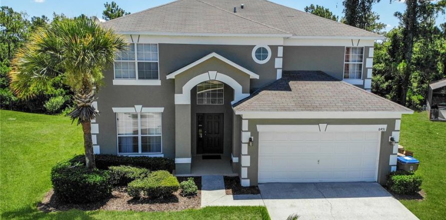 Casa en Kissimmee, Florida 7 dormitorios, 272.58 m2 № 1778101