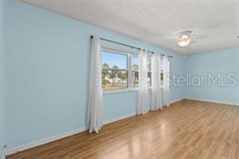Condo in Saint Petersburg, Florida, 2 bedrooms № 2238171 - photo 8