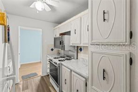 Condo in Saint Petersburg, Florida, 2 bedrooms № 2238171 - photo 3