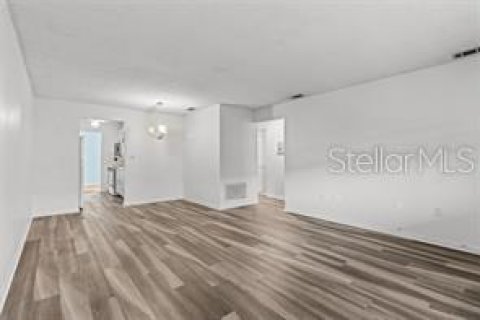 Condo in Saint Petersburg, Florida, 2 bedrooms № 2238171 - photo 5