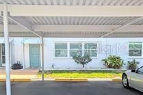 Condo in Saint Petersburg, Florida, 2 bedrooms № 2238171 - photo 25