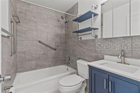Condo in Saint Petersburg, Florida, 2 bedrooms № 2238171 - photo 18