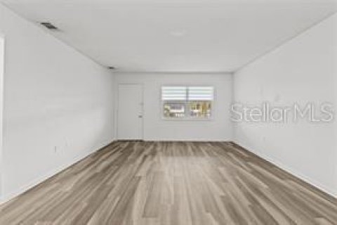 Condo in Saint Petersburg, Florida, 2 bedrooms № 2238171 - photo 7