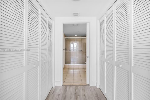Снять в аренду кондоминиум в Авентура, Флорида 2 спальни, 109.16м2, № 1973436 - фото 10