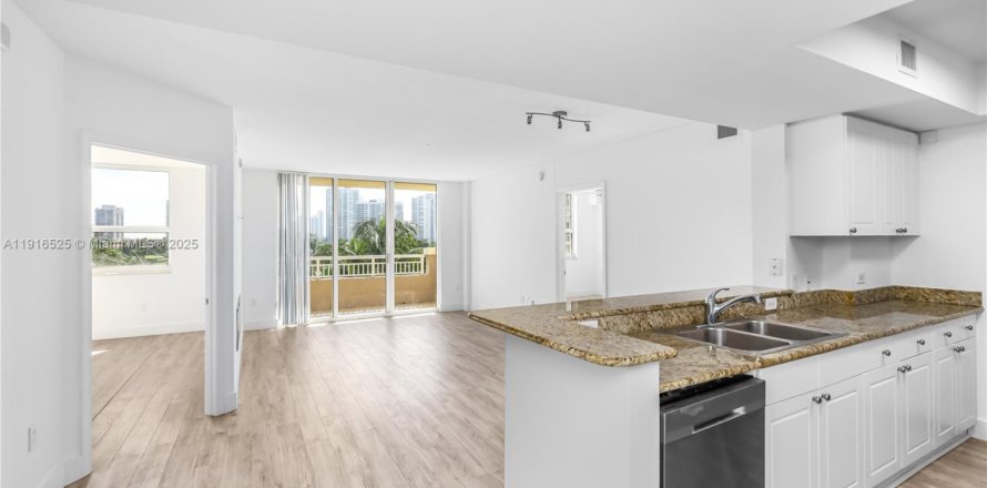 Кондоминиум с 2 спальнями в Авентура, Флорида № 1973436