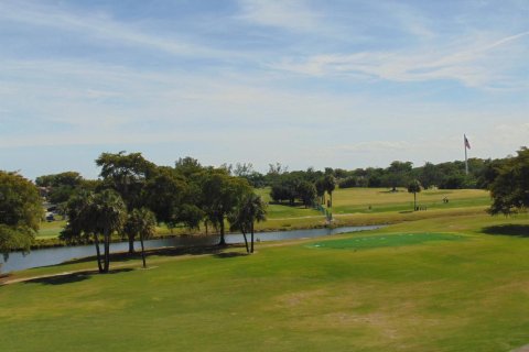 Condo in Margate, Florida, 2 bedrooms № 2176707 - photo 5
