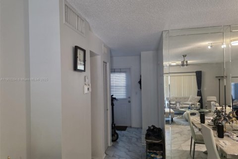 Condo in Hallandale Beach, Florida, 1 bedroom  № 1953758 - photo 29