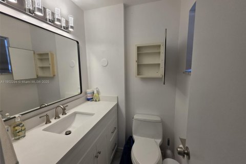 Condo in Hallandale Beach, Florida, 1 bedroom  № 1953758 - photo 30