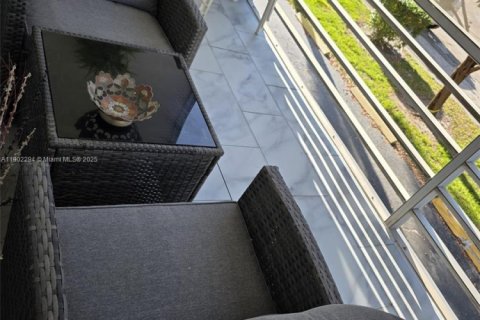 Condo in Hallandale Beach, Florida, 1 bedroom  № 1953758 - photo 23