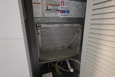 Condo in Hallandale Beach, Florida, 1 bedroom  № 1953758 - photo 28