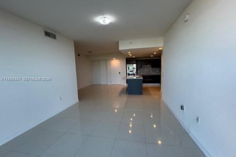 Condo in Doral, Florida, 2 bedrooms  № 2020710 - photo 6