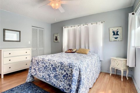 Condo in Saint Petersburg, Florida, 3 bedrooms  № 2156034 - photo 13