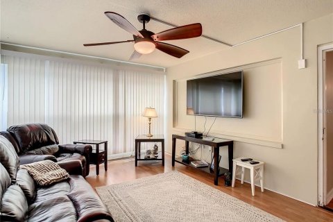 Condo in Saint Petersburg, Florida, 3 bedrooms  № 2156034 - photo 14
